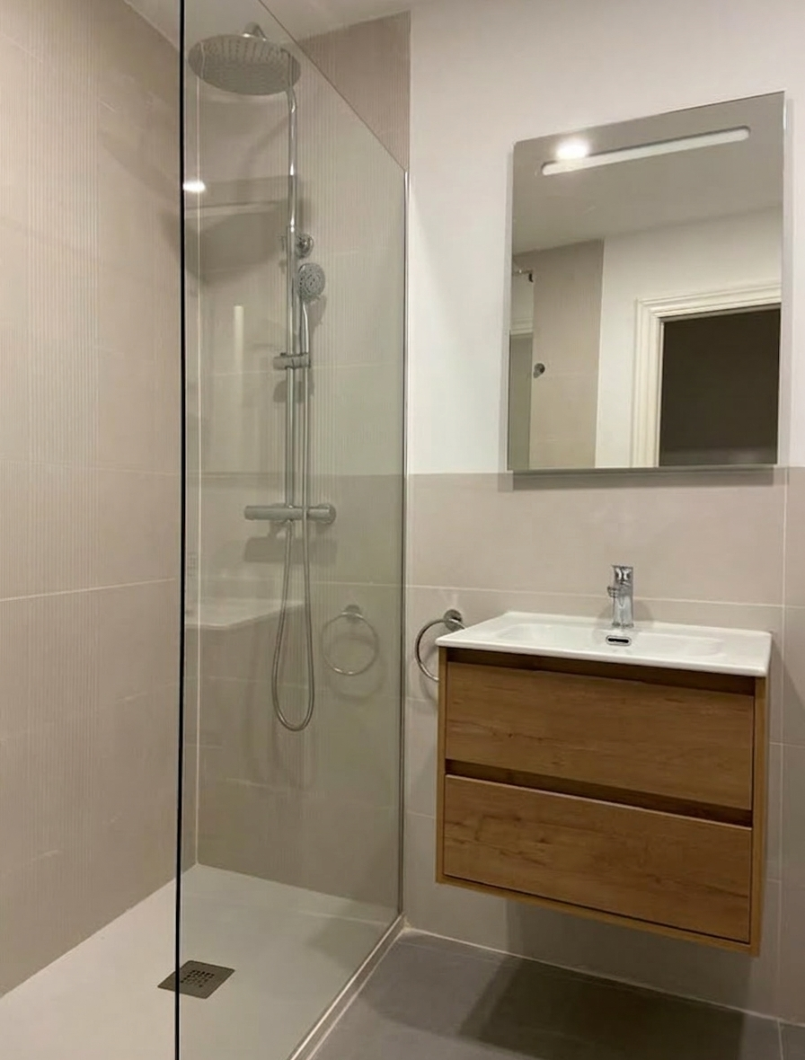 Lavabo flotante y ducha con alcachofa moderna